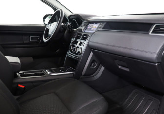 Подержанный автомобиль Land Rover Discovery Sport 2017 года (9 фото)