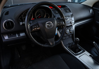Подержанный автомобиль Mazda 6 Liftback 2010 года (12 фото)
