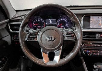 Подержанный автомобиль Kia Optima Sedan 2019 года (22 фото)