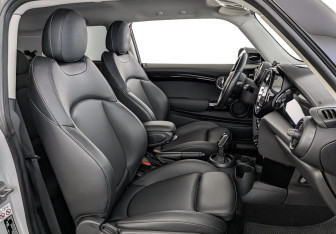 Подержанный автомобиль MINI Hatch 2021 года (23 фото)