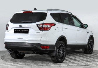 Подержанный автомобиль Ford Kuga 2016 года (3 фото)