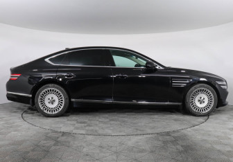 Подержанный автомобиль Genesis G80 2021 года (4 фото)