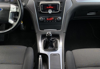 Подержанный автомобиль Ford Mondeo Sedan 2012 года (13 фото)