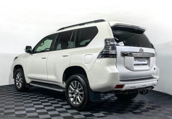 Подержанный автомобиль Toyota Land Cruiser Prado 2017 года (7 фото)