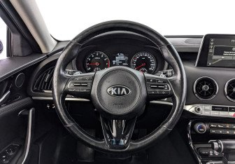 Подержанный автомобиль Kia Stinger 2019 года (21 фото)