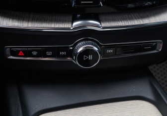 Подержанный автомобиль Volvo XC60 2019 года (15 фото)