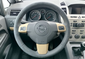 Подержанный автомобиль Opel Zafira Compactvan 2008 года (14 фото)