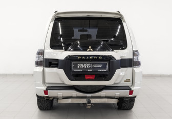 Подержанный автомобиль Mitsubishi Pajero 2021 года (6 фото)