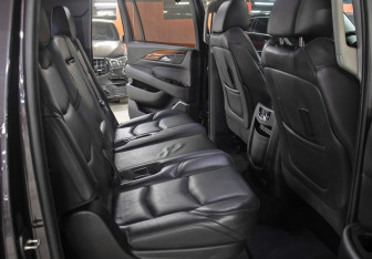 Подержанный автомобиль Cadillac Escalade Suv 2016 года (12 фото)