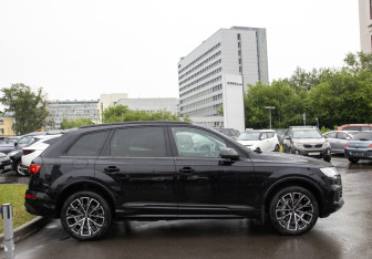 Подержанный автомобиль Audi Q7 2019 года (3 фото)
