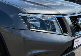 Подержанный автомобиль Nissan Terrano 2015 года (14 фото)