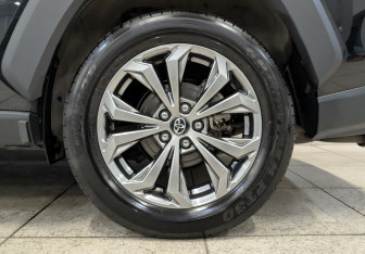Подержанный автомобиль Toyota RAV4 2025 года (12 фото)