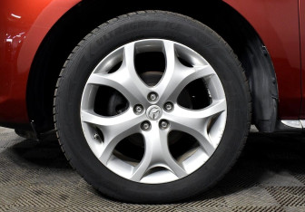 Подержанный автомобиль Mazda CX-7 2010 года (7 фото)