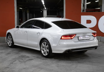 Подержанный автомобиль Audi A7 2014 года (7 фото)