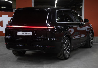 Подержанный автомобиль LiXiang L9 2023 года (5 фото)