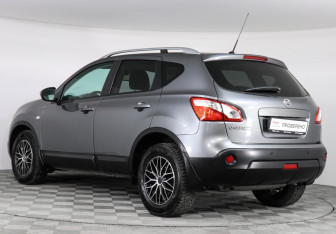 Подержанный автомобиль Nissan Qashqai 2011 года (7 фото)