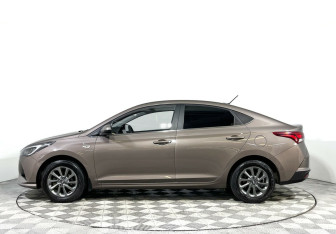 Подержанный автомобиль Hyundai Solaris Sedan 2022 года (3 фото)