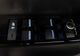 Подержанный автомобиль Land Rover Range Rover Velar 2019 года (18 фото)