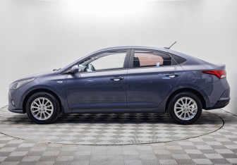 Подержанный автомобиль Hyundai Solaris Sedan 2021 года (2 фото)
