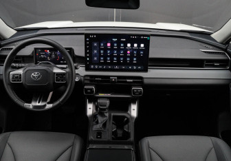 Подержанный автомобиль Toyota RAV4 2026 года (9 фото)