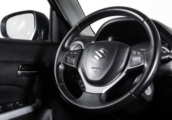 Подержанный автомобиль Suzuki Vitara 2017 года (13 фото)