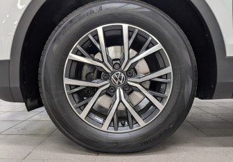 Подержанный автомобиль Volkswagen Tiguan 2022 года (12 фото)