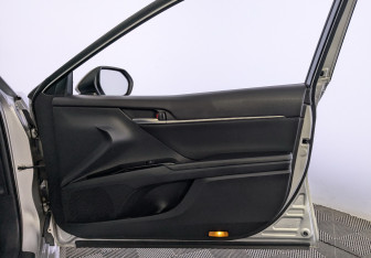Подержанный автомобиль Toyota Camry Sedan 2019 года (24 фото)