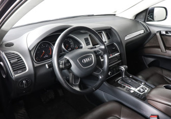 Подержанный автомобиль Audi Q7 2013 года (7 фото)