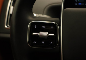 Подержанный автомобиль LiXiang L9 2024 года (13 фото)