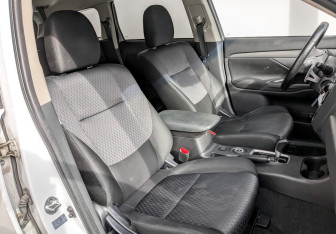 Подержанный автомобиль Mitsubishi Outlander 2013 года (22 фото)