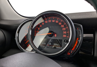 Подержанный автомобиль MINI Hatch 2020 года (16 фото)