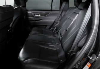 Подержанный автомобиль Lexus LX 2023 года (10 фото)