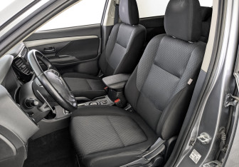 Подержанный автомобиль Mitsubishi Outlander 2012 года (20 фото)