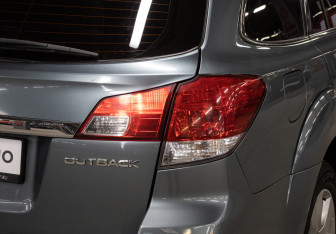Подержанный автомобиль Subaru Outback Wagon 2012 года (23 фото)