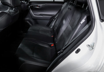 Подержанный автомобиль Toyota RAV4 2021 года (10 фото)