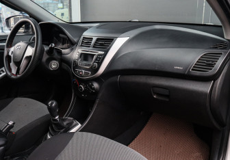 Подержанный автомобиль Hyundai Solaris Hatchback 2013 года (7 фото)