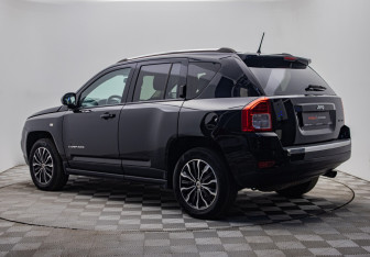 Подержанный автомобиль Jeep Compass 2012 года (7 фото)