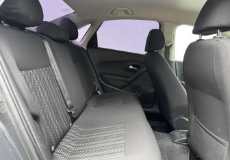 Подержанный автомобиль Volkswagen Polo Sedan 2015 года (10 фото)