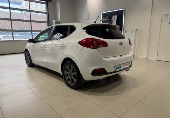 Подержанный автомобиль Kia Ceed Hatchback 2013 года (6 фото)