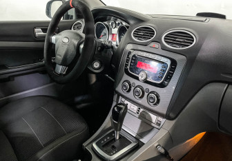 Подержанный автомобиль Ford Focus Hatchback 2009 года (9 фото)