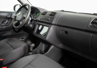 Подержанный автомобиль Skoda Fabia Hatchback 2012 года (9 фото)