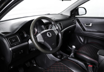 Подержанный автомобиль SsangYong Actyon 2011 года (15 фото)