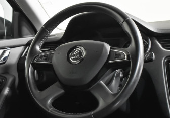 Подержанный автомобиль Skoda Octavia Liftback 2014 года (12 фото)