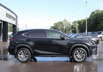 Подержанный автомобиль Lexus NX 2017 года (4 фото)