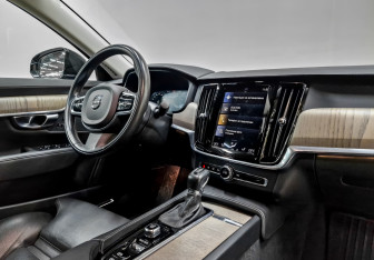 Подержанный автомобиль Volvo S90 2021 года (29 фото)