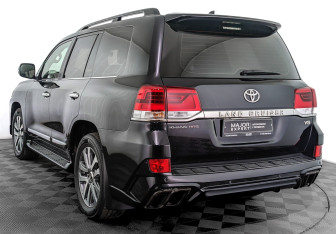 Подержанный автомобиль Toyota Land Cruiser Suv 2017 года (7 фото)