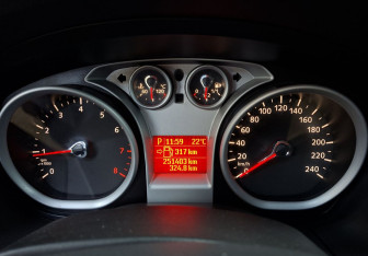 Подержанный автомобиль Ford Focus Sedan 2011 года (13 фото)