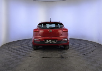 Подержанный автомобиль Kia Ceed Hatchback 2014 года (6 фото)