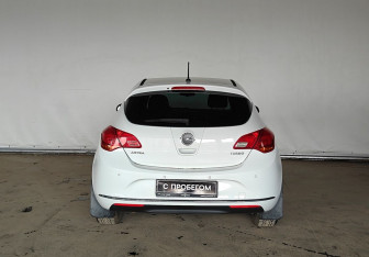 Подержанный автомобиль Opel Astra Hatchback 2013 года (5 фото)