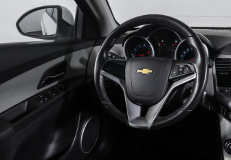 Подержанный автомобиль Chevrolet Cruze Sedan 2012 года (11 фото)
